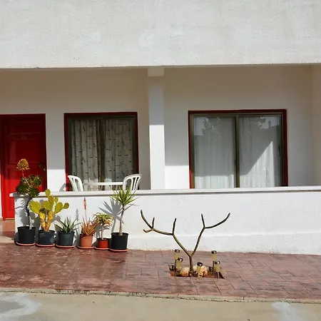 Apartament Karistos *